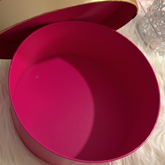 'Prada Candy' Round Box (gift box) - Picture 6 of 7